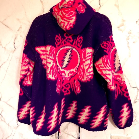 Grateful Dead Sweaters - Grateful Dead zip up hoodie. A big baggy size medium.